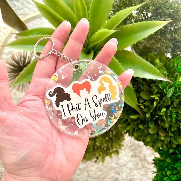 Hocus Pocus Sanderson Sisters Keychain - Picture 3 of 4